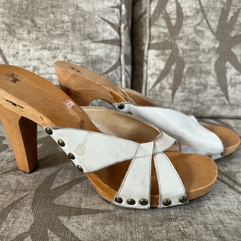 Vintage chic mule sandals!